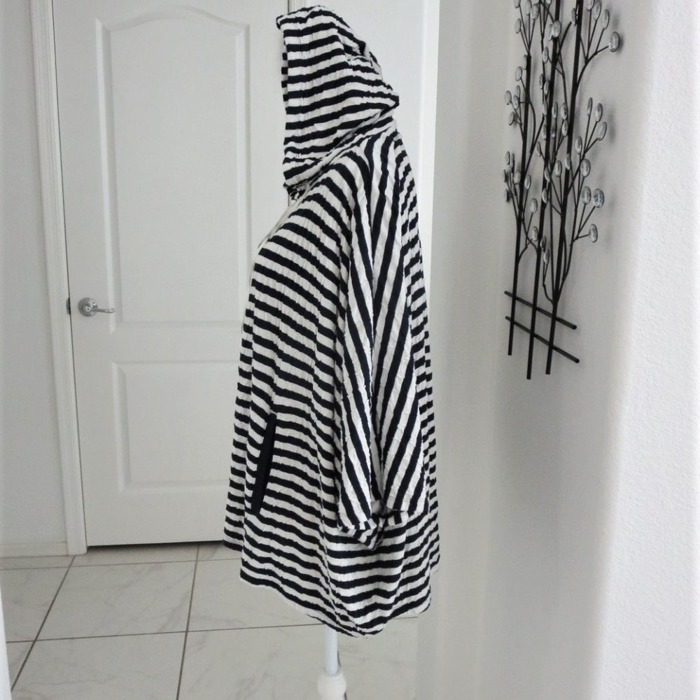 New JUDE Zip Front Hooded Striped Navy White Jacket Dolman Batwing Pockets NWT - Picture 3 of 14